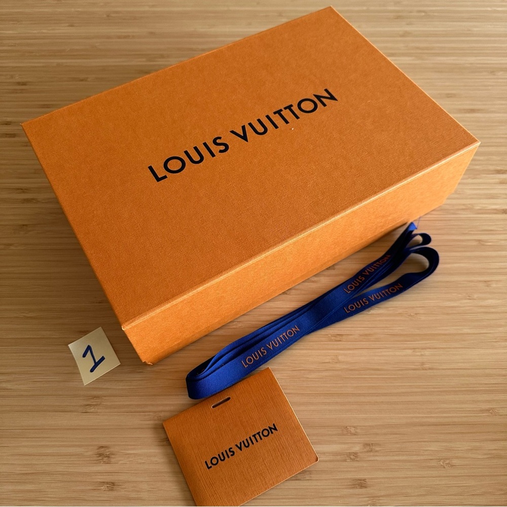 Auth Empty Louis Vuitton Magnetic Close Clutch Accessory Gift Box with Ribbon